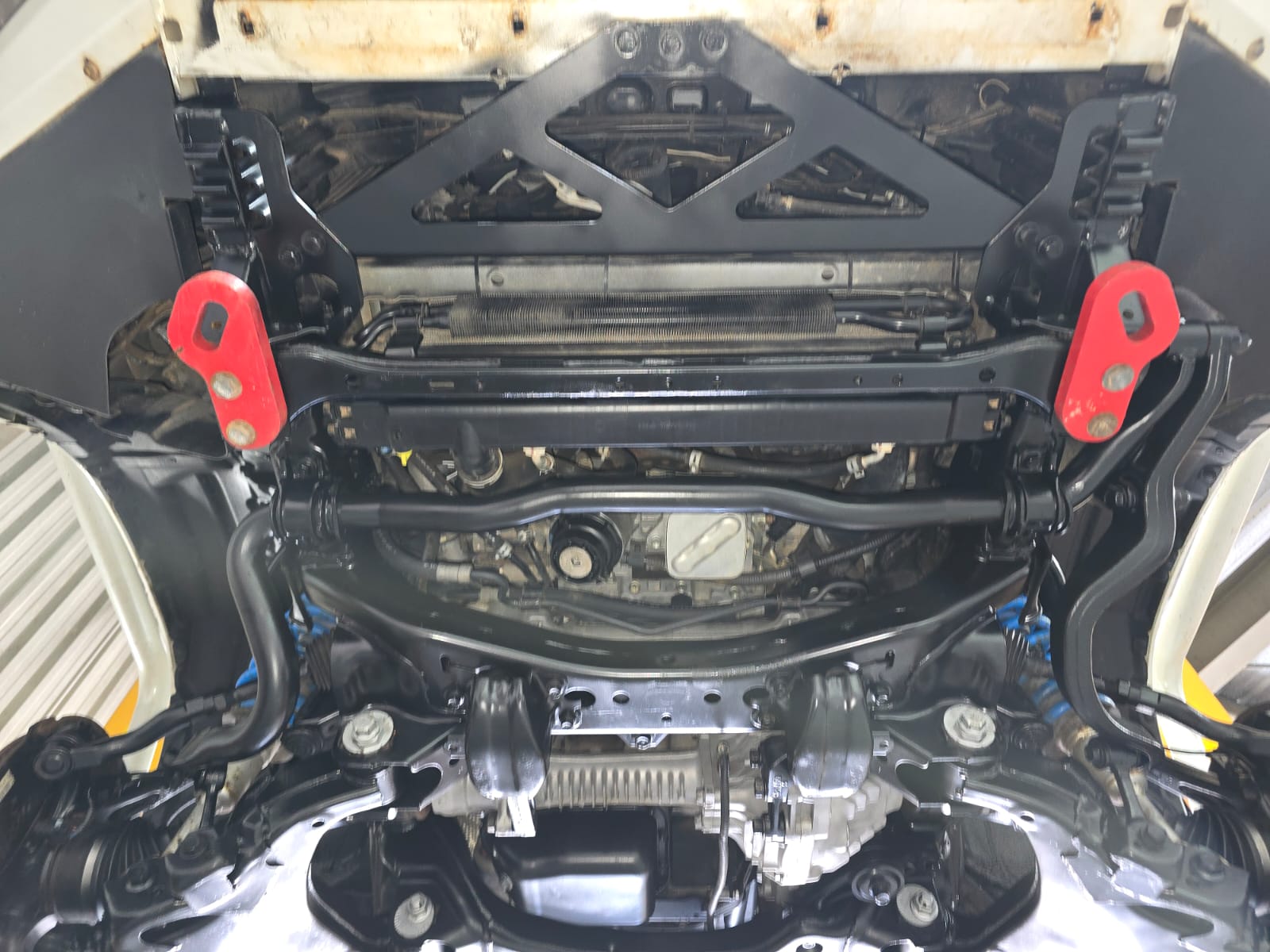Toyota Land Cruiser front underbody and subframe after dry ice blasting and protective sealing