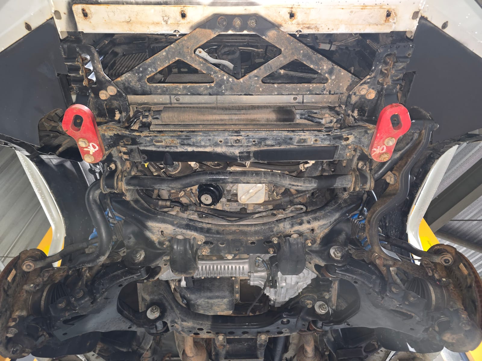 Toyota Land Cruiser front underbody and subframe before dry ice blasting