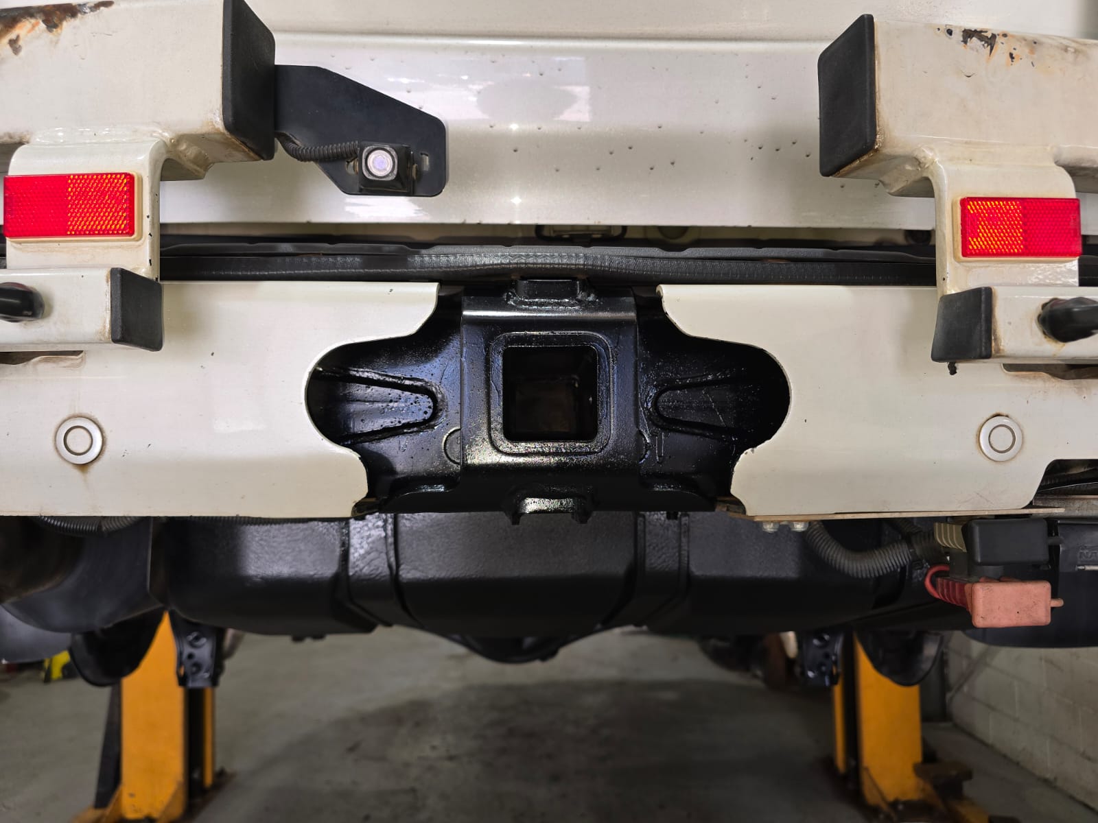 The same Toyota Land Cruiser towbar mount and chassis after dry ice blasting and protective sealing
